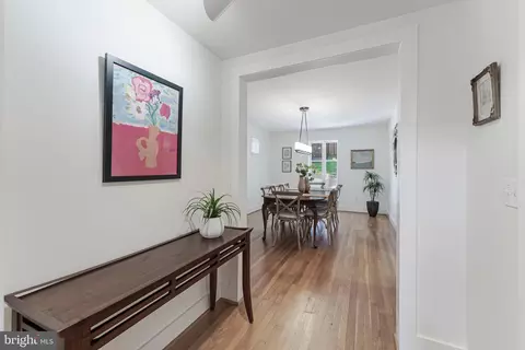 Entry Way - 1939 Virginia Ave, Mclean, VA 22101 photo 5 of 21
