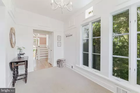 Entry Way - 1939 Virginia Ave, Mclean, VA 22101 photo 2 of 21