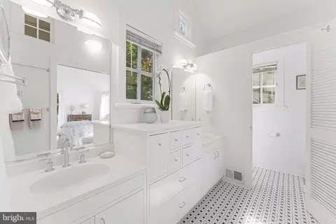 Bath - 1939 Virginia Ave, Mclean, VA 22101 photo 3 of 5