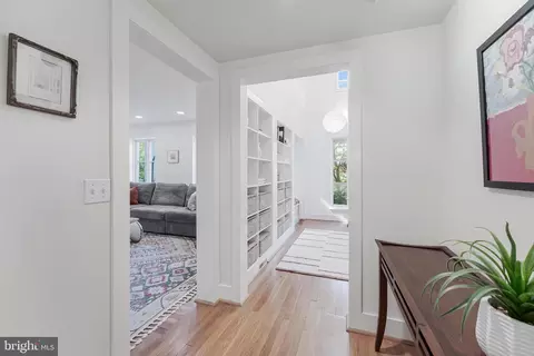Entry Way - 1939 Virginia Ave, Mclean, VA 22101 photo 4 of 21