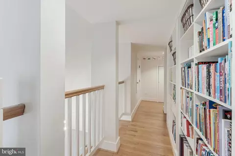 Entry Way - 1939 Virginia Ave, Mclean, VA 22101 photo 17 of 21