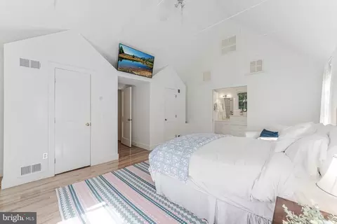Bedroom - 1939 Virginia Ave, Mclean, VA 22101 photo 5 of 13