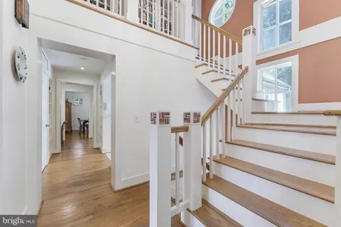 Entry Way - 1939 Virginia Ave, Mclean, VA 22101 photo 13 of 21