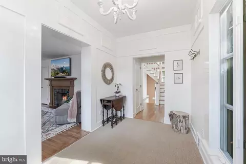 Entry Way - 1939 Virginia Ave, Mclean, VA 22101 photo 3 of 21