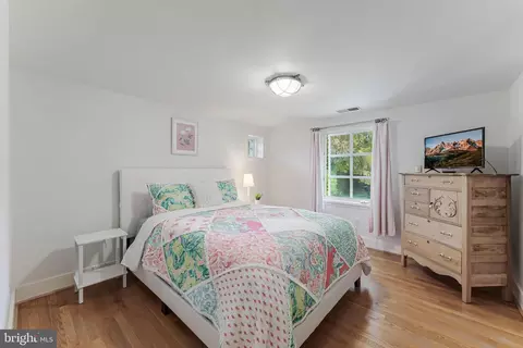 Bedroom - 1939 Virginia Ave, Mclean, VA 22101 photo 11 of 13