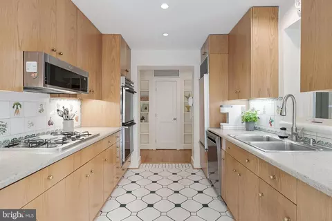 Kitchen - 1939 Virginia Ave, Mclean, VA 22101 photo 4 of 7
