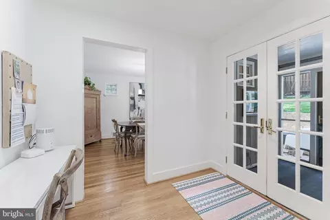 Entry Way - 1939 Virginia Ave, Mclean, VA 22101 photo 9 of 21