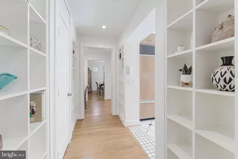 Entry Way - 1939 Virginia Ave, Mclean, VA 22101 photo 12 of 21