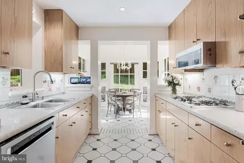 Kitchen - 1939 Virginia Ave, Mclean, VA 22101 photo 5 of 7