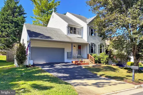 8619 Lauren Dr, Springfield, VA 22153