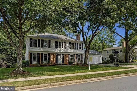 1811 Saint Roman Dr, Vienna, VA 22182