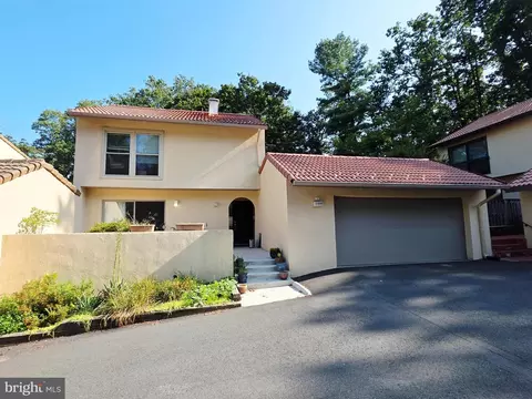 11682 Mediterranean Ct, Reston, VA 20190