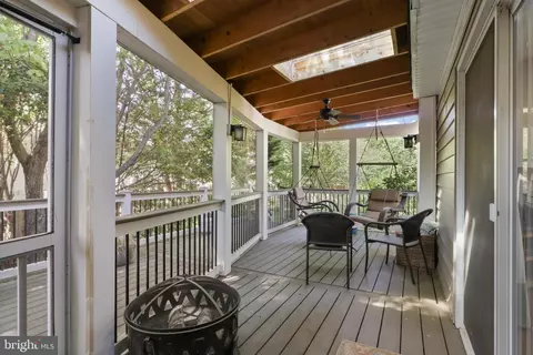 Exterior - 1602 Blacksmith Ln, Herndon, VA 20170 photo 3 of 9