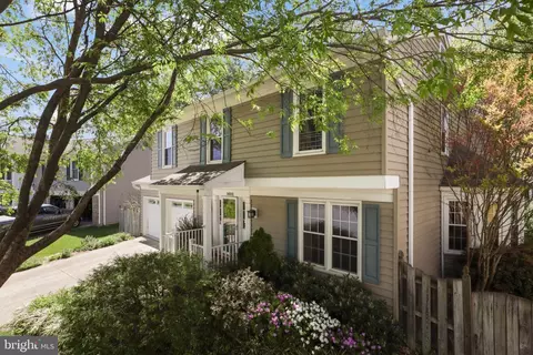 Exterior - 1602 Blacksmith Ln, Herndon, VA 20170 photo 2 of 9