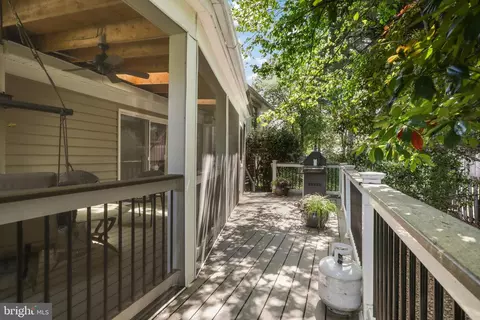 Exterior - 1602 Blacksmith Ln, Herndon, VA 20170 photo 4 of 9