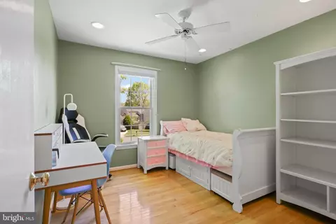 Bedroom - 1602 Blacksmith Ln, Herndon, VA 20170 photo 5 of 6