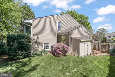 Exterior - 1602 Blacksmith Ln, Herndon, VA 20170 photo 6 of 9