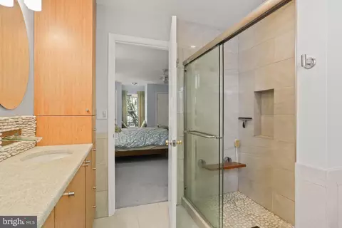 Bath - 1602 Blacksmith Ln, Herndon, VA 20170 photo 2 of 5