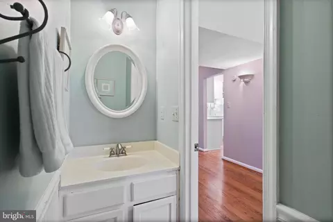 Entry Way - 1602 Blacksmith Ln, Herndon, VA 20170 photo 2 of 3