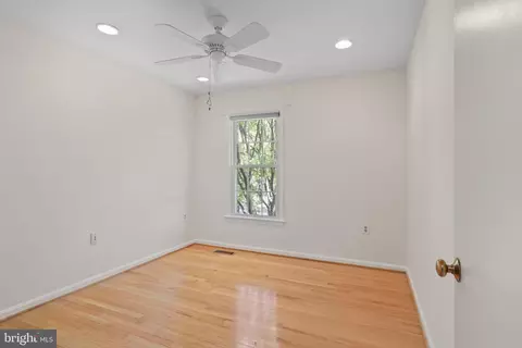Bedroom - 1602 Blacksmith Ln, Herndon, VA 20170 photo 4 of 6
