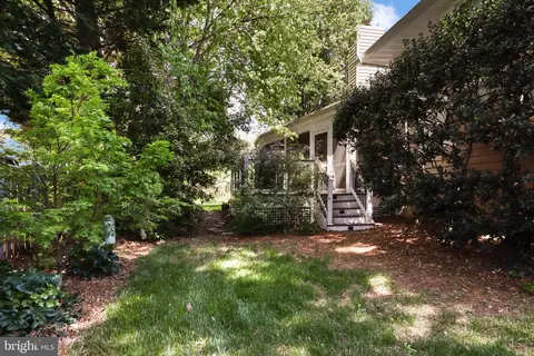 Exterior - 1602 Blacksmith Ln, Herndon, VA 20170 photo 8 of 9