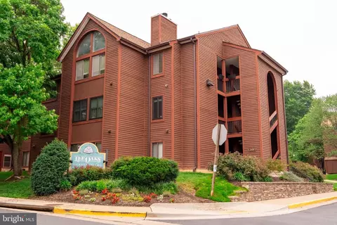 2820 Lee Oaks Pl #302, Falls Church, VA 22046