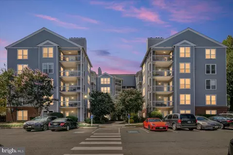 3178 Summit Square Dr #3-C11, Oakton, VA 22124