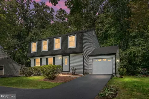 2755 Viking Dr, Herndon, VA 20171