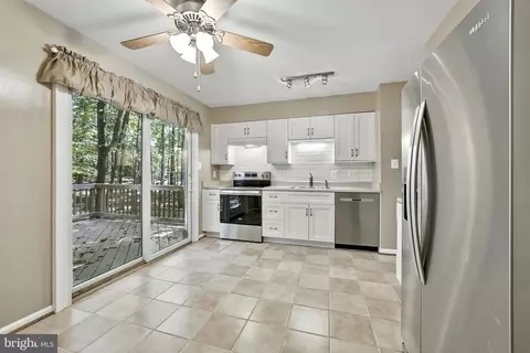 Kitchen - 8926 Applecross Ln, Springfield, VA 22153 photo 2 of 3
