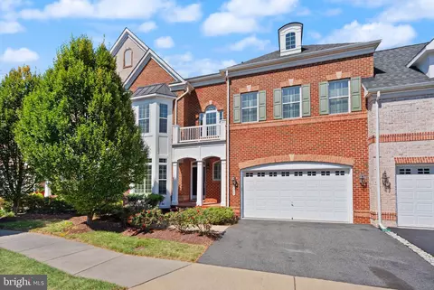 3884 Billberry Dr, Fairfax, VA 22033