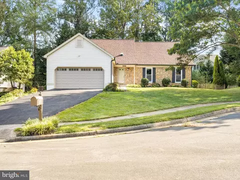 10909 Clara Barton Ct, Fairfax, VA 22032
