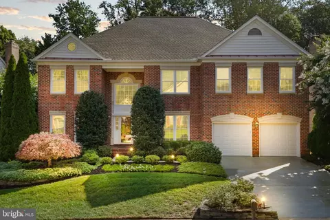 9419 Braymore Cir, Fairfax Station, VA 22039