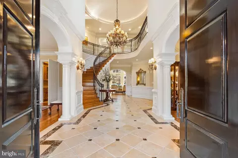 1221 Mottrom Dr, Mclean, VA 22101 photo 3