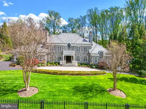 1221 Mottrom Dr, Mclean, VA 22101