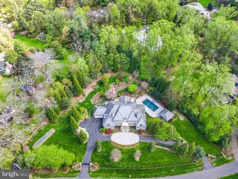 1221 Mottrom Dr, Mclean, VA 22101 photo 2