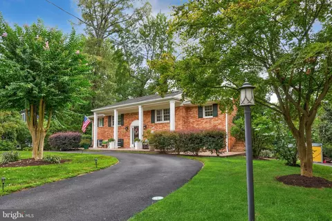 4505 Dolphin Ln, Alexandria, VA 22309