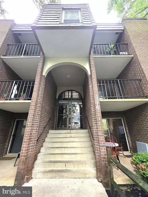 3376 Woodburn Rd #32, Annandale, VA 22003