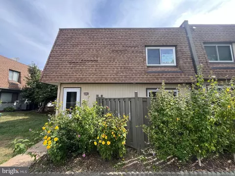 3828 Monte Vista Pl #102B, Alexandria, VA 22309