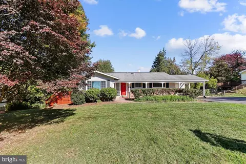 7810 College Ln, Annandale, VA 22003