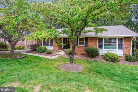 8131 Briar Creek Dr, Annandale, VA 22003