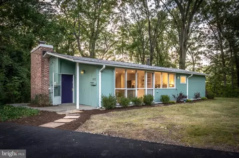 1915 Marthas Rd, Alexandria, VA 22307