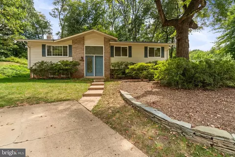 9883 Becket Ct, Fairfax, VA 22032