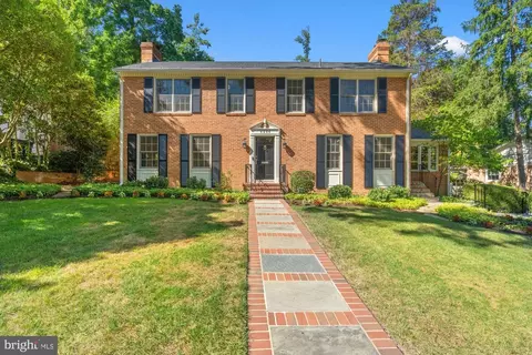 6206 Foxcroft Rd, Alexandria, VA 22307