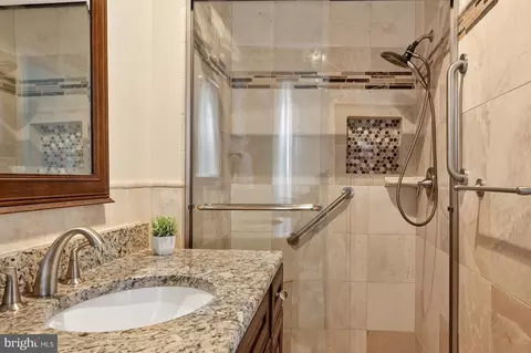 6013 Lamont Ct, Springfield, VA 22152 photo 9