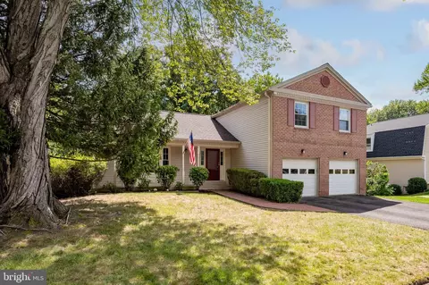 8105 Viola St, Springfield, VA 22152