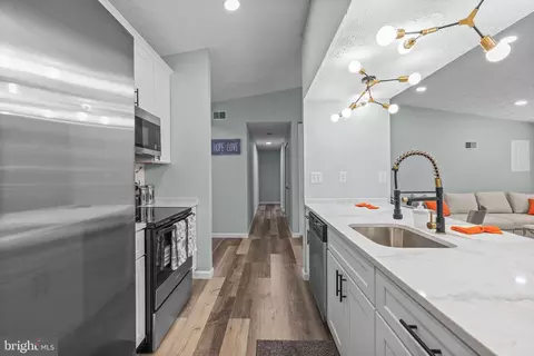 Kitchen - 4503 Cub Run Rd, Chantilly, VA 20151 photo 4 of 4