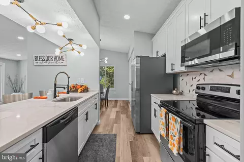 Kitchen - 4503 Cub Run Rd, Chantilly, VA 20151 photo 3 of 4