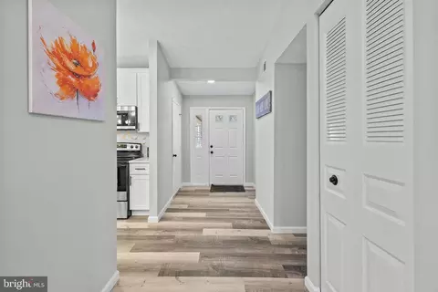 Entry Way - 4503 Cub Run Rd, Chantilly, VA 20151 photo 2 of 5