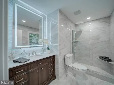 Bath - 12356 Lima Ln, Reston, VA 20191 photo 3 of 6