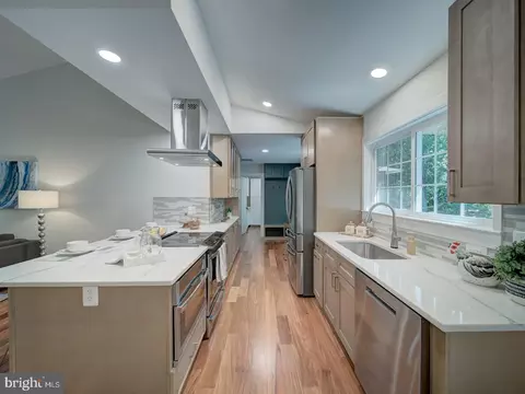 Kitchen - 12356 Lima Ln, Reston, VA 20191 photo 2 of 5